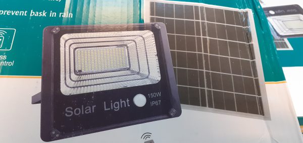 قیمت پروژکتور خورشیدی ۱۵۰ وات
