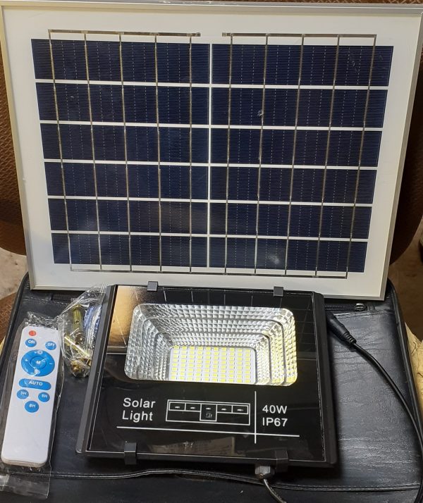 پروژکتوری خورشیدی 40 وات